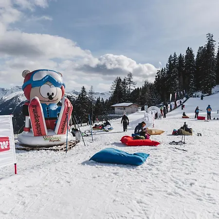 Alpin Am Dorfbrunnen Junior Steinach am Brenner